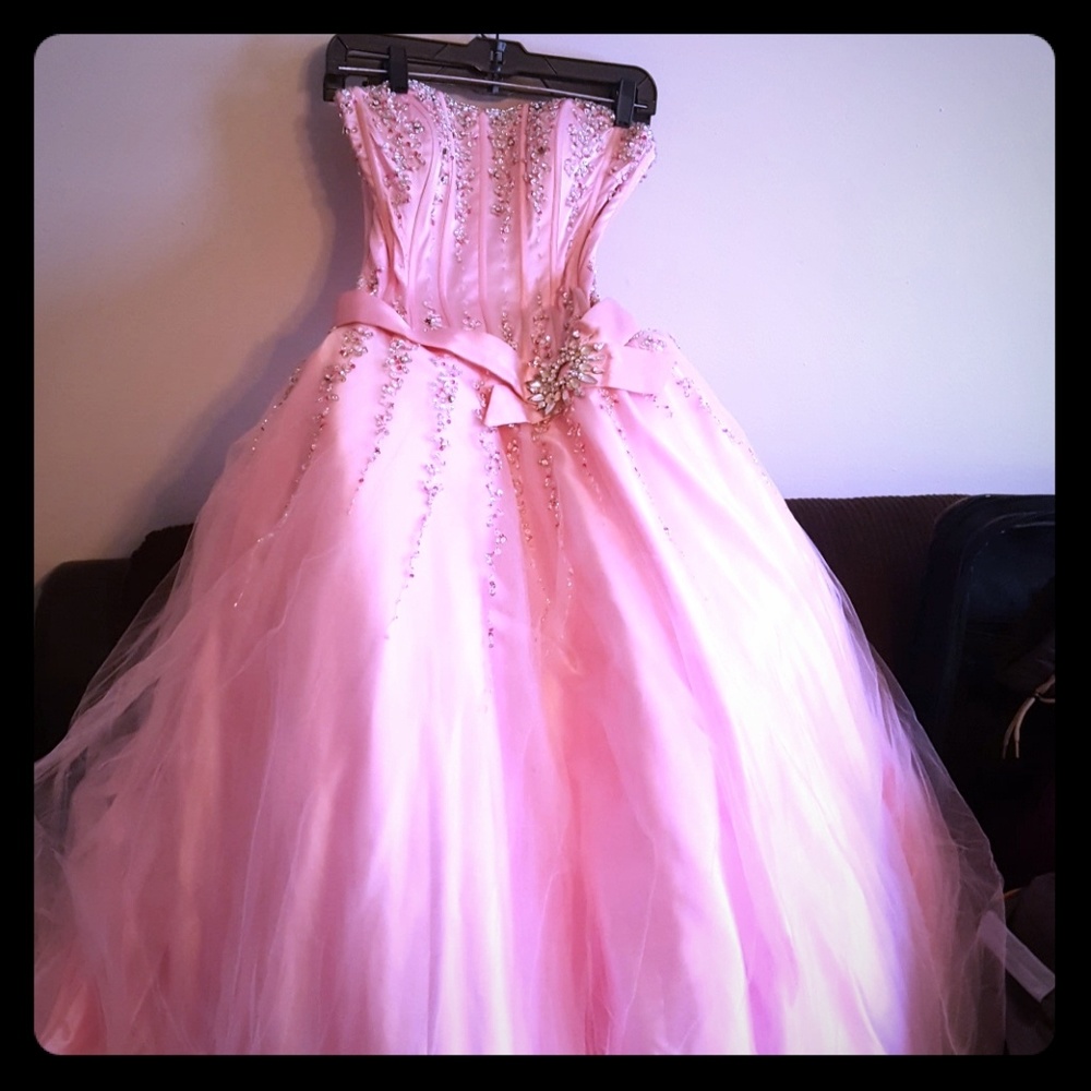 Dress good for prom, ball, or quinceniera